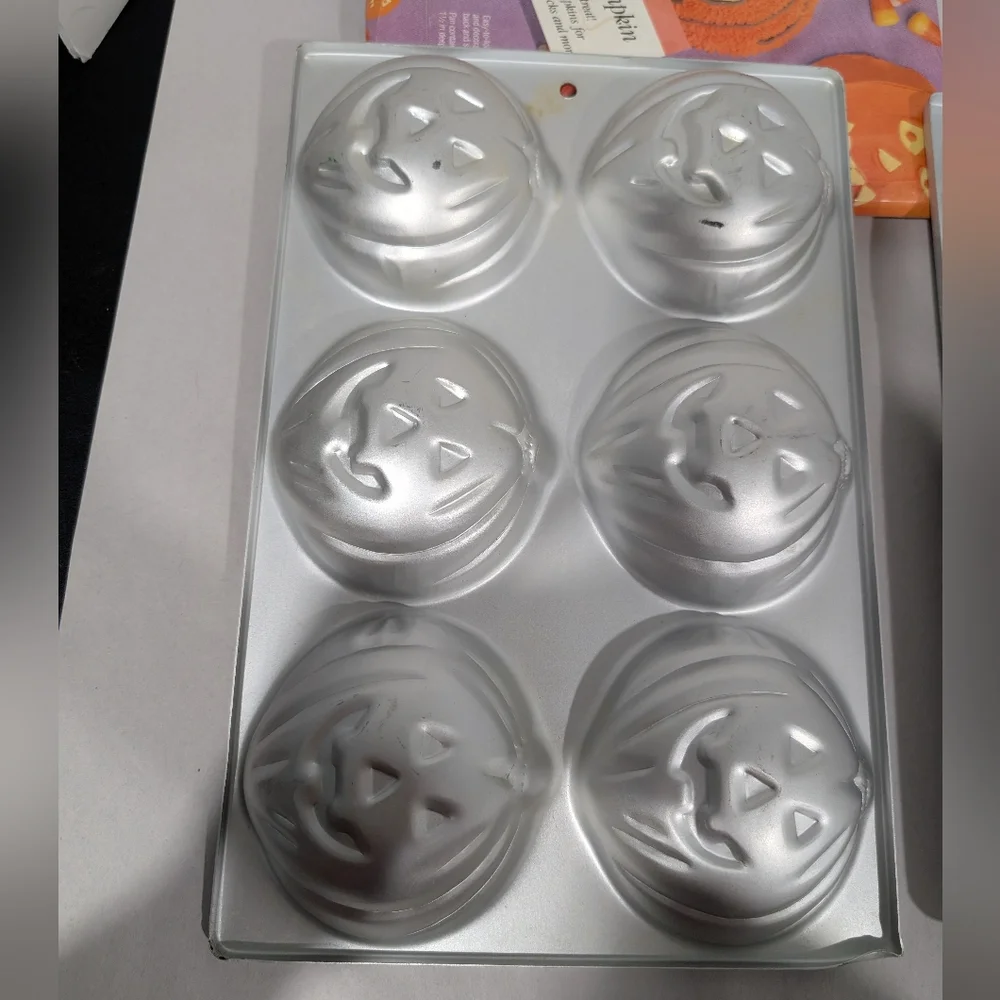 Vintage 1989 Wilton Mini Pumpkin Cake Pan - Silver